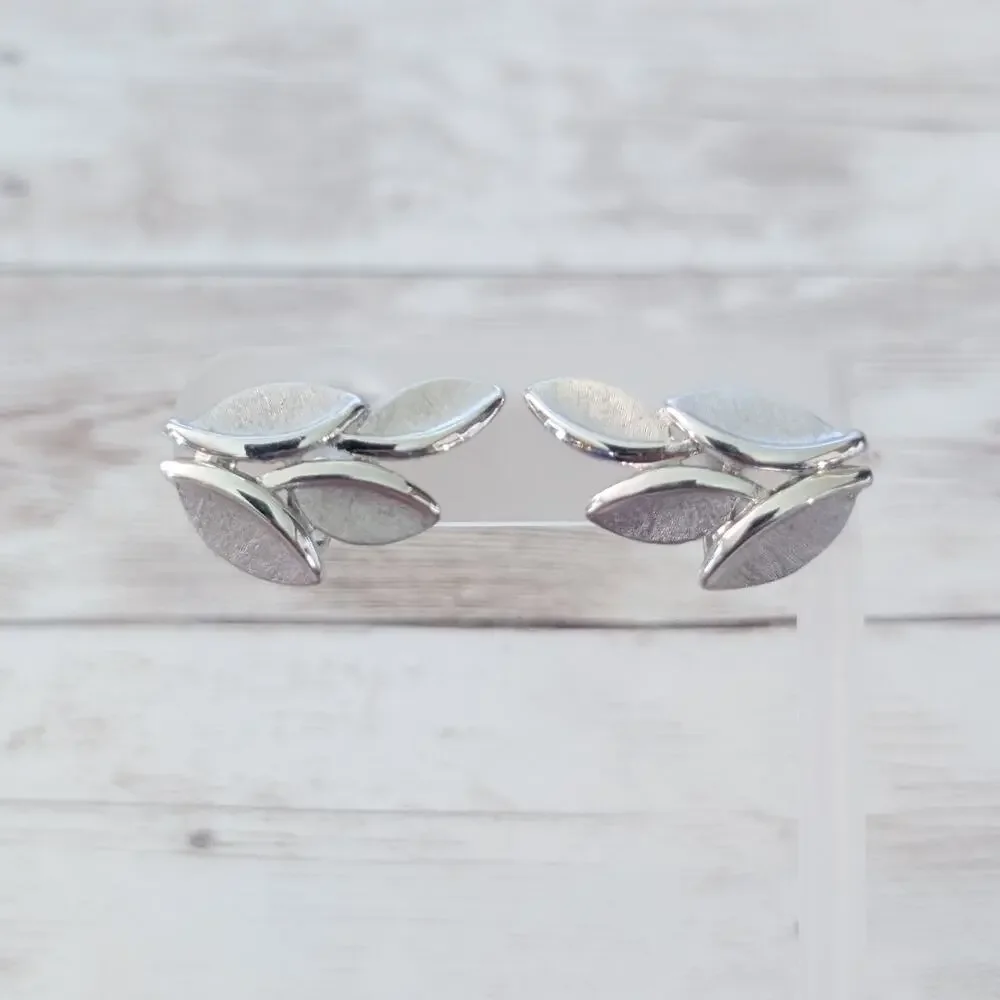 Trifari vintage clip
